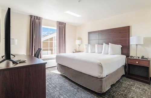 Newport Hotel | Cobblestone Hotel & Suites - Newport