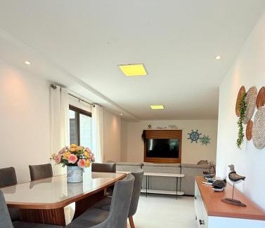 Centro Wohnung | Cobertura com Piscina Privativa em Resort Pé na Areia