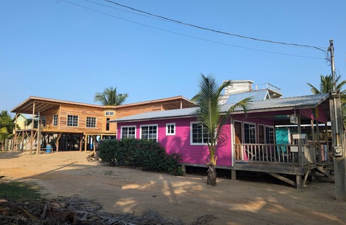 Hopkins Wohnung | Cobia Beach Guest House on the Beach in the middle of Hopkins Village Belize