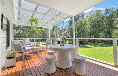 Repton Wohnung | Cockatoo - Sleeps 5, Luxe Riverside Retreat