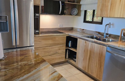 Coco Sunset Hills Eigentumswohnung | Coco Beach, Las Palmas, Guanacaste. Cozy 2-bedroom condo. Pet friendly.