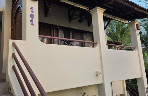 Coco Sunset Hills Eigentumswohnung | Coco Beach, Las Palmas, Guanacaste. Cozy 2-bedroom condo. Pet friendly.