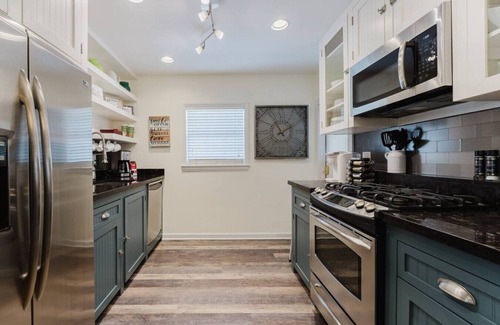 Flamingo Parks Haus | Coco Plum a Charming Retreat w/ Heated Pool