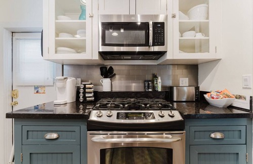 Flamingo Parks Haus | Coco Plum a Charming Retreat w/ Heated Pool