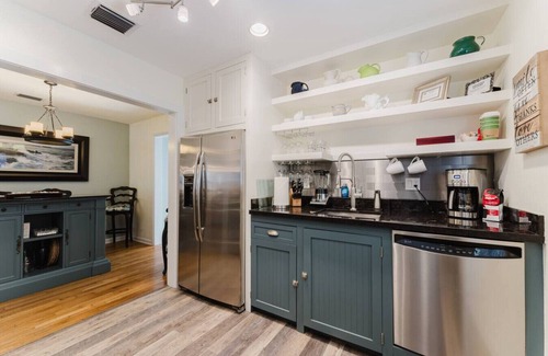 Flamingo Parks Haus | Coco Plum a Charming Retreat w/ Heated Pool