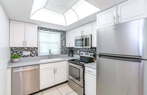 Avon By The Sea Eigentumswohnung | Cocoa Beach Club by Happy Palm Stays