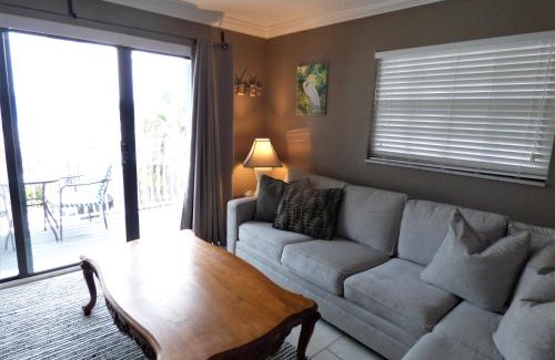 Avon By The Sea Wohnung | Cocoa Beach - Oceanfront - Steps to the Pier and Ocean