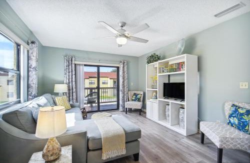 Banana River Estates Wohnung | Cocoa Beach Vacation Rental - Walk to Pier!
