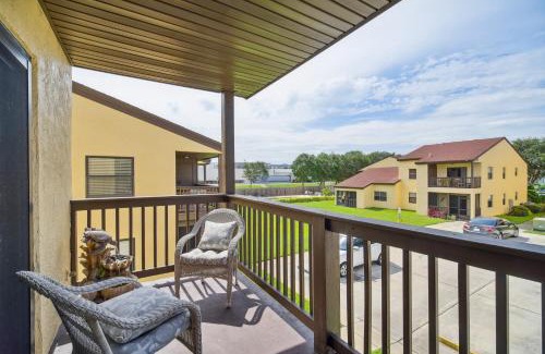 Banana River Estates Wohnung | Cocoa Beach Vacation Rental - Walk to Pier!