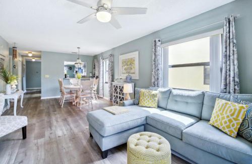 Banana River Estates Wohnung | Cocoa Beach Vacation Rental - Walk to Pier!