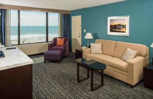 Cocoa Beach Hotel | Cocoa Beach’s Coastal Chic! Minutes to Cocoa Beach Pier, Onsite Pool!