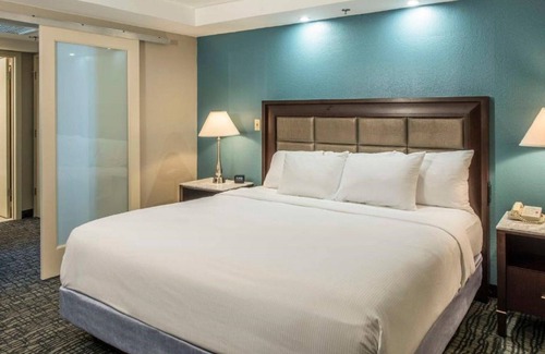 Cocoa Beach Hotel | Cocoa Beach’s Coastal Chic! Minutes to Cocoa Beach Pier, Onsite Pool!