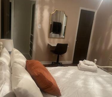 University Heights Haus | Cocoa Breeze Nook Suite