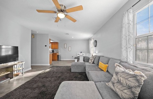 Cocoa Haus | Cocoa pool+jacuzzi house! Firepit! Near Cape Canaveral+USSA fields!Dogs welcome