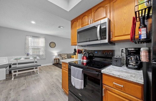 Cocoa Haus | Cocoa pool+jacuzzi house! Firepit! Near Cape Canaveral+USSA fields!Dogs welcome