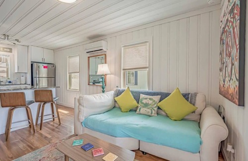 Cherry Grove Beach Haus | Coconut Flats Duplex- Upstairs-