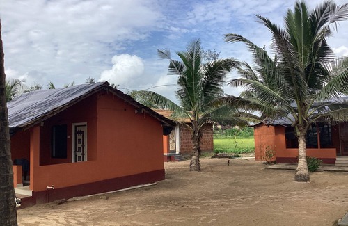 Hireguthi Hotel | Coconut Tree cottages