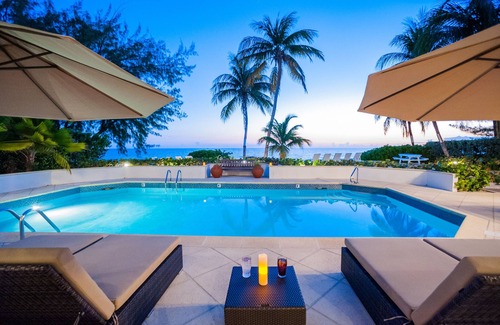 Seven Mile Beach Haus | Coconut Walk: Luxuriöse Seven Mile Beach Mansion mit abgelegenem Barefoot Beach und Pool