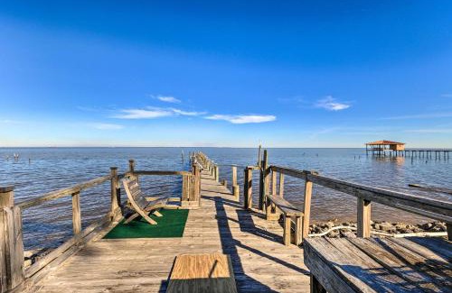 Theodore Wohnung | Coden Vacation Rental with Bay Access!