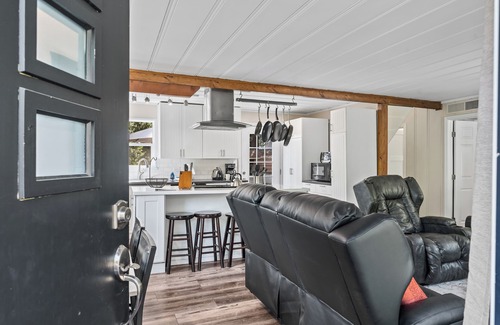 Lake Forest Kabine | Cody Bear Cabin | Pet Friendly w/ Hot Tub!