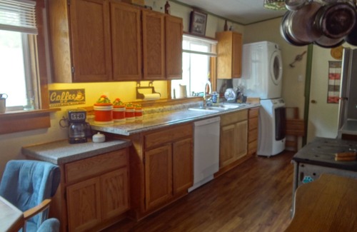 Harrison Kabine | Stay in the oldest livable structure in the State of Idaho! Swim, relax, enjoy.