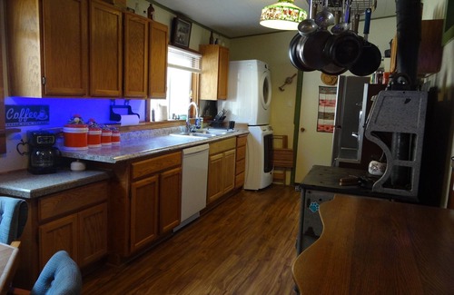 Harrison Kabine | Stay in the oldest livable structure in the State of Idaho! Swim, relax, enjoy.