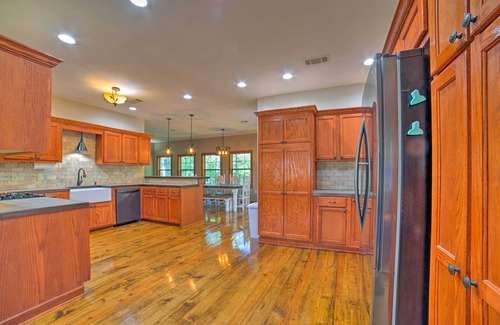 Coffeeville Kabine | NEU! Coffeeville Cabin w / Deck ~ 7 Mi. nach Grenada Lk