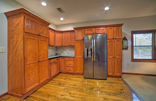 Coffeeville Kabine | NEU! Coffeeville Cabin w / Deck ~ 7 Mi. nach Grenada Lk