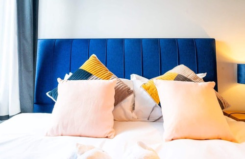 Clifton Haus | Cohost Partners | 4BR/2BA | Free Parking | WiFi