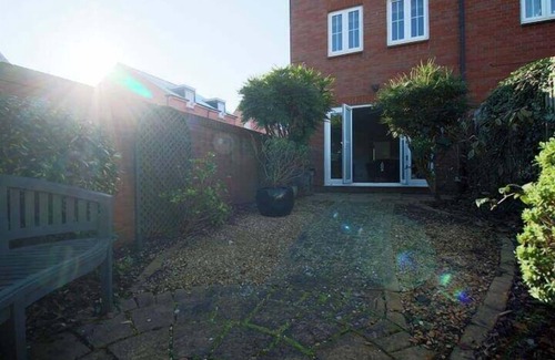 Magor Haus | Cohost Partners Cozy 4 Bed Home with Garden