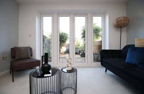 Magor Haus | Cohost Partners Cozy 4 Bed Home with Garden