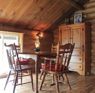 Carthage Haus | Colby's Cabin RUSTIC Off Grid Wilderness Retreat