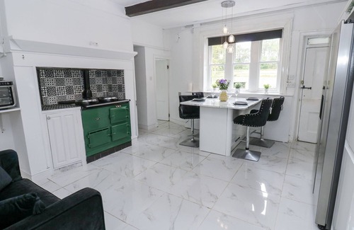 Stanbury Haus | COLD SPRING HOUSE, with a garden in Cullingworth
