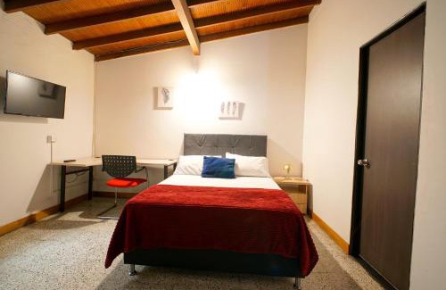 Suramericana Haus | CoLiving Laureles Habitaciones con Baño Privado