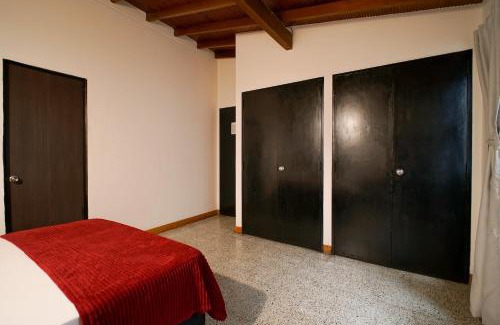 Suramericana Haus | CoLiving Laureles Habitaciones con Baño Privado