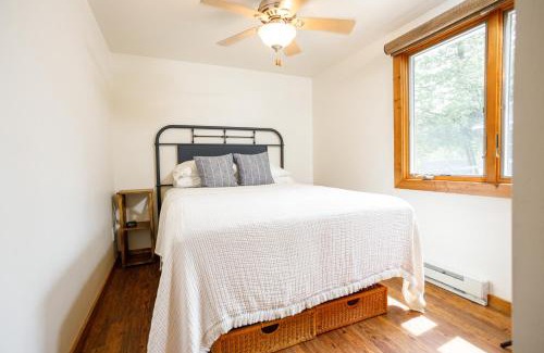 Ephraim Haus | Collings Summer House by Simple Life Rentals