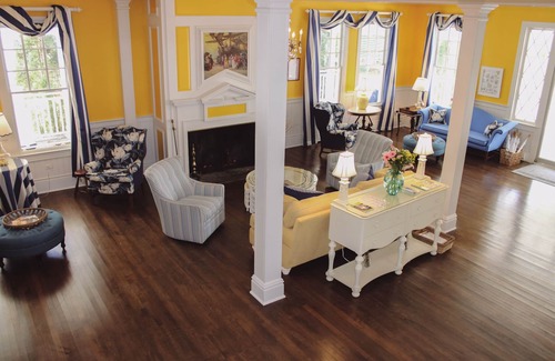 Harbor Springs Hotel | Colonial Inn in Harbor Springs