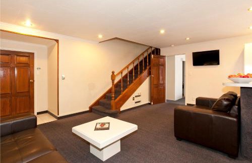 Merivale Hotel | Colonial Inn Motel