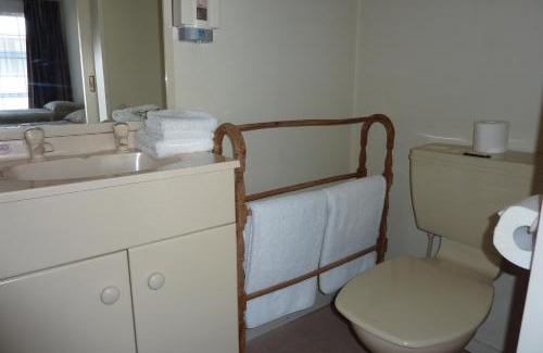 Merivale Hotel | Colonial Inn Motel