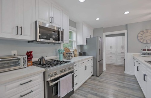 Buckeye Lake Haus | Colonial on Crane: Hot tub, pet friendly, and boat dock included