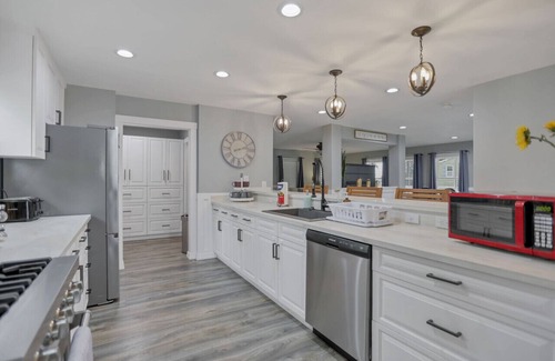 Buckeye Lake Haus | Colonial on Crane: Hot tub, pet friendly, and boat dock included