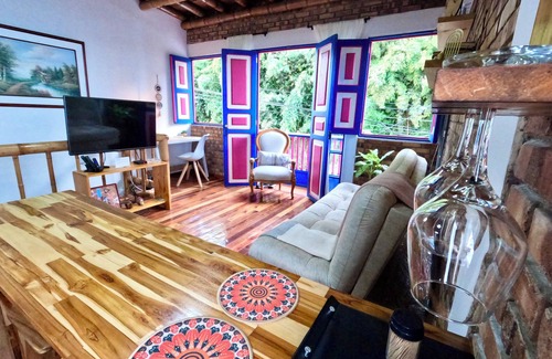 Luna Park Wohnung | Colonial style apartment, quiet and cozy in central area of Circassia