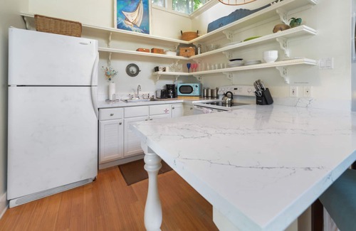 Old Town Hütte | Colony Poolside: Ein Bungalow mit Charme in der Nähe des historischen Friedhof