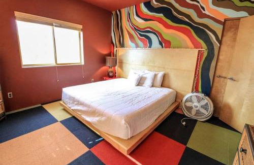 Columbia Falls Haus | Colorful Cabin with Hot-Tub, Game Room and Gym in Montana