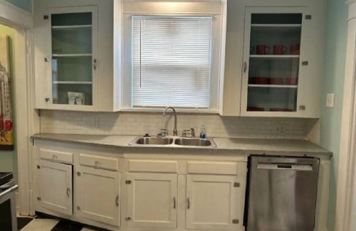 North Little Rock Haus | Colorful, Cozy and Comfy