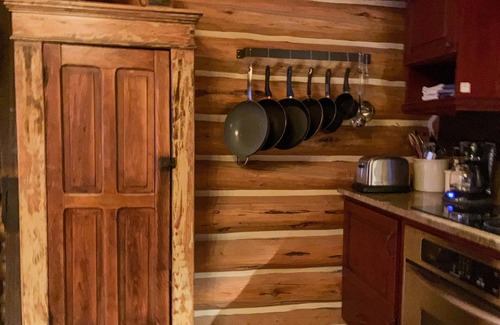Clawson Kabine | Colter Cabin - Klassisches Blockhaus mit Blick auf die große Ranch