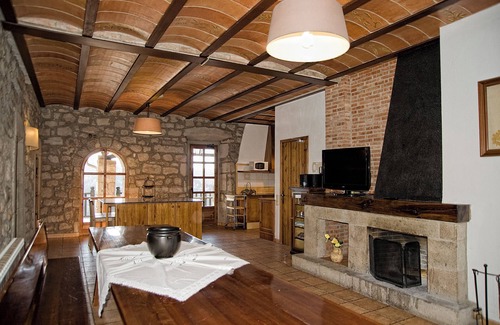 Sagas Hütte | Come and live a unique experience in the middle of nature in La Sala de Biure.
