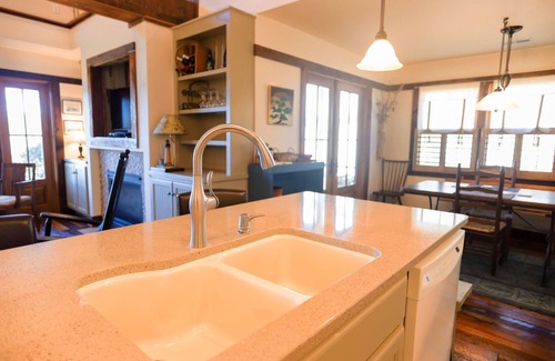 Minnesott Beach Haus | Cribb's Cove Cottage