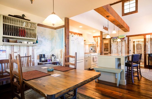 Minnesott Beach Haus | Cribb's Cove Cottage