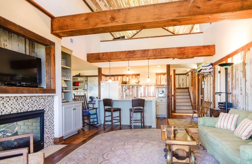 Minnesott Beach Haus | Cribb's Cove Cottage